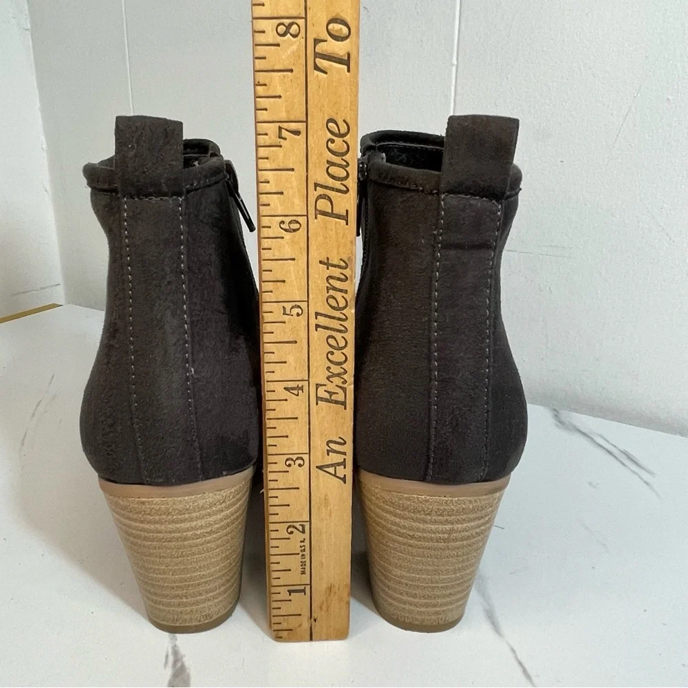 DV by Dolce Vita Black Perforated Suede Ankle Booties with Stacked Heel Sz 8